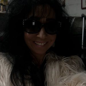 Meet your Posher, Karin